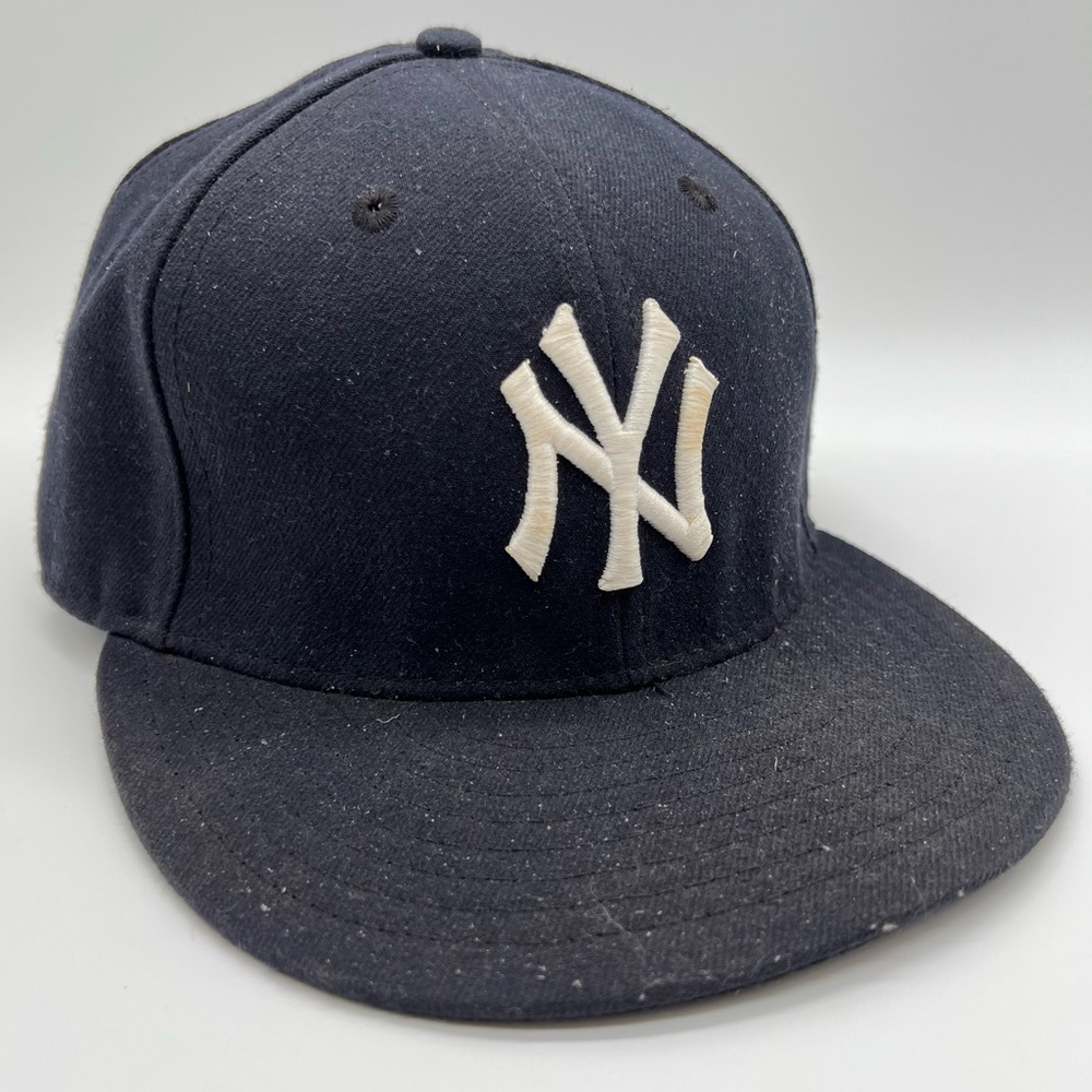 New Era New York Yankees MLB Baseball Team Fitted Hat Classic Navy Blue Logo